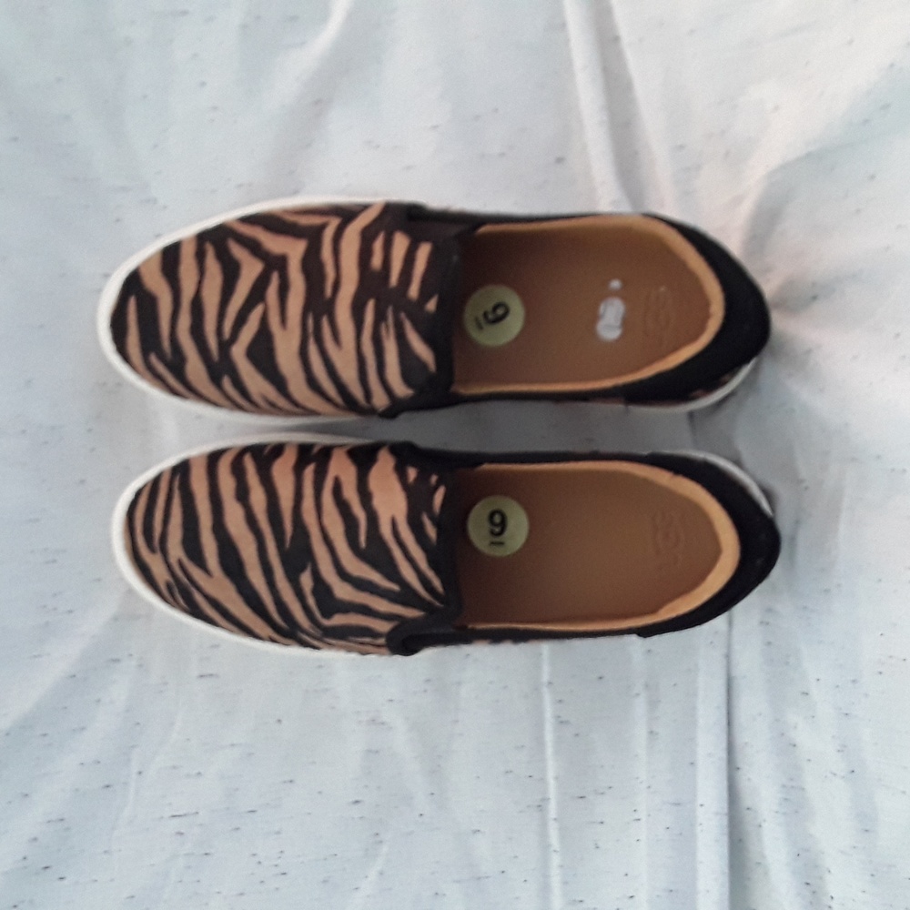 NWT UGG SNEAKERS
